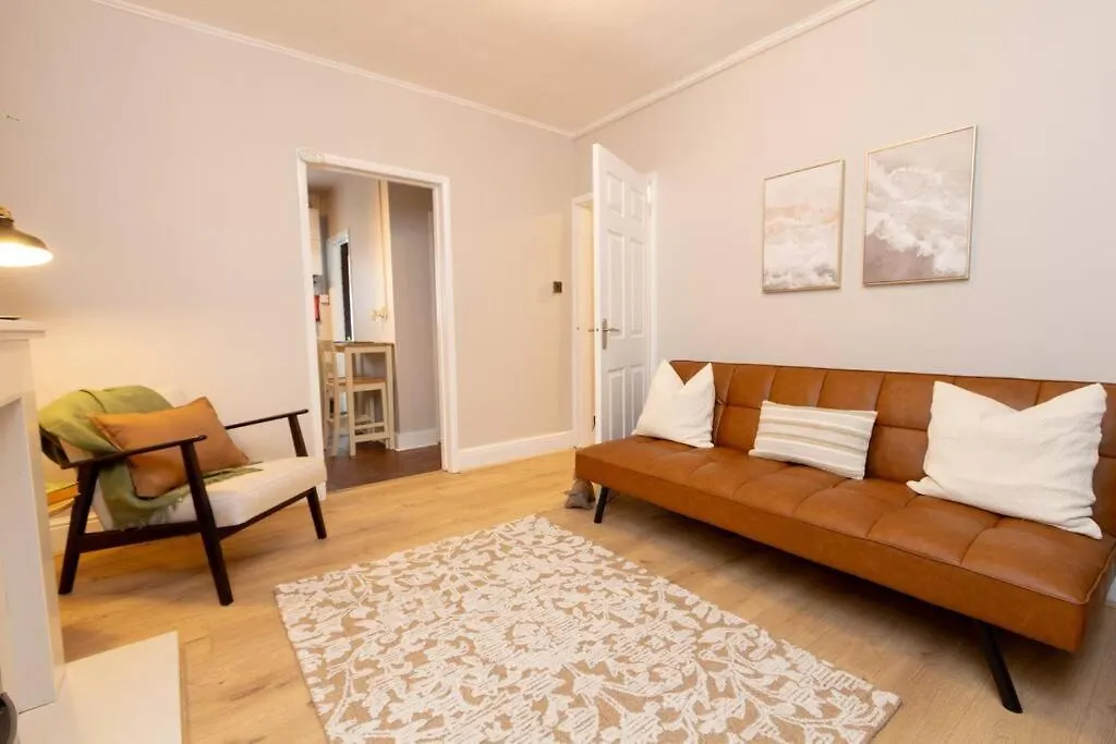 Idyllic 1 Bed Apt In Beautiful Village Of Chester Hough Green 0*,  United Kingdom