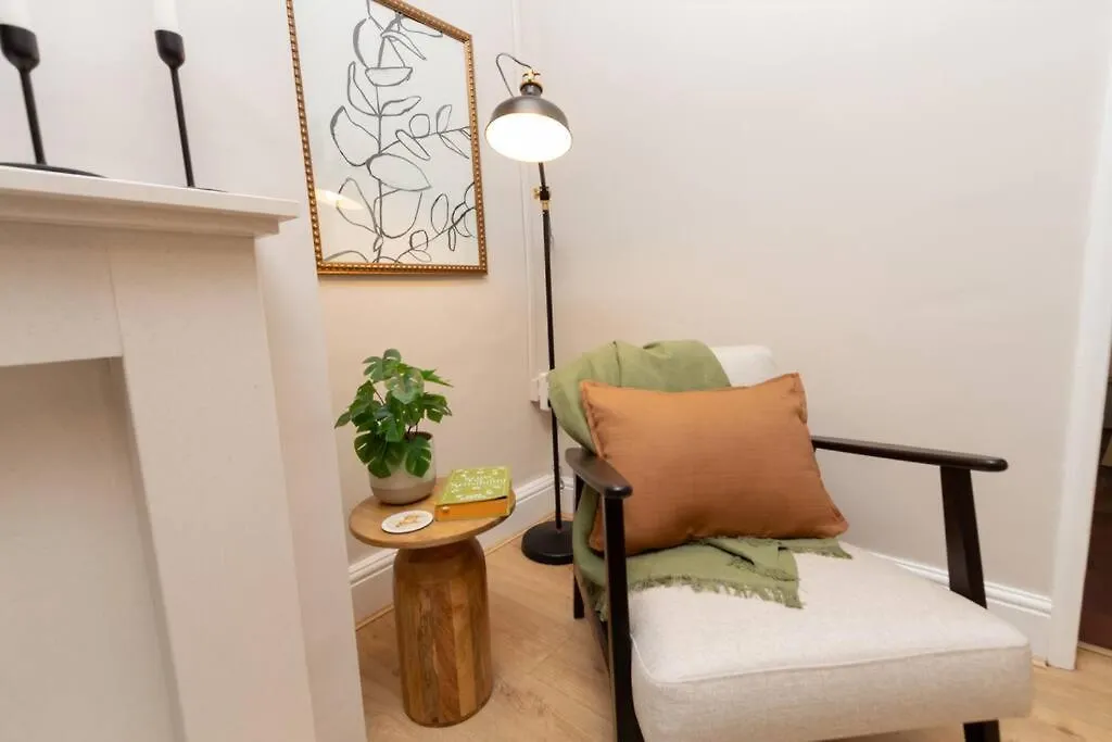 Idyllic 1 Bed Apt In Beautiful Village Of Chester Hough Green Apartment