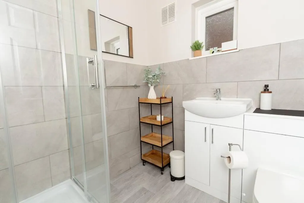 Idyllic 1 Bed Apt In Beautiful Village Of Chester Hough Green United Kingdom
